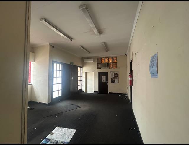 1,508M² WAREHOUSE TO LET IN NEWLANDS